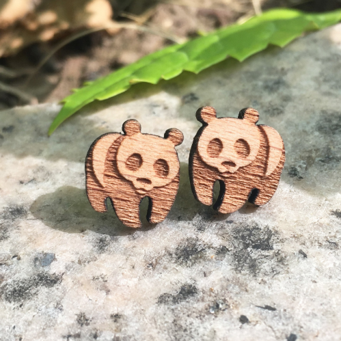 Dřevěné náušnice pandy